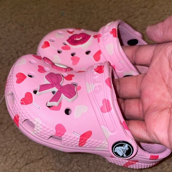 Pink heart crocs 7c good condition - Picture 2 of 2
